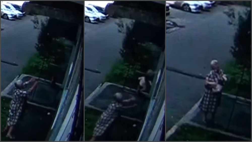 VIDEO // Momentul în care o bunică prinde un bebeluş căzut de la etajul doi, în Rusia. Tatăl i-a dat bani drept mulţumire